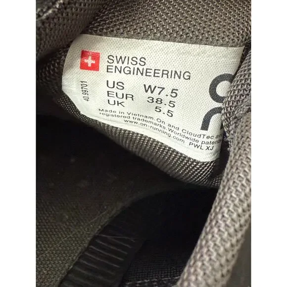 ON Running Cloud Women’s Shoes – Size W7.5 – Black – Pre-Owned - Picture 11 of 11